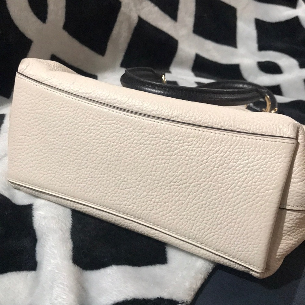 Authentic Coach Handbag - Picture 6 of 7